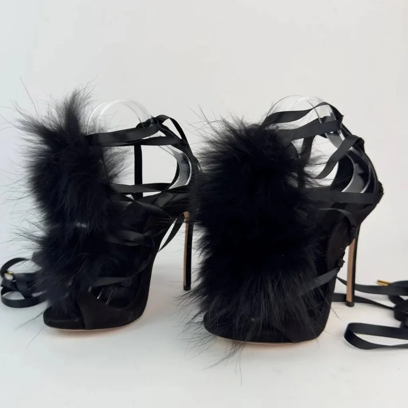 Street Fashion Runway - Kürk Bağcıklı Peep Toe Oyuklu Sandaletler
